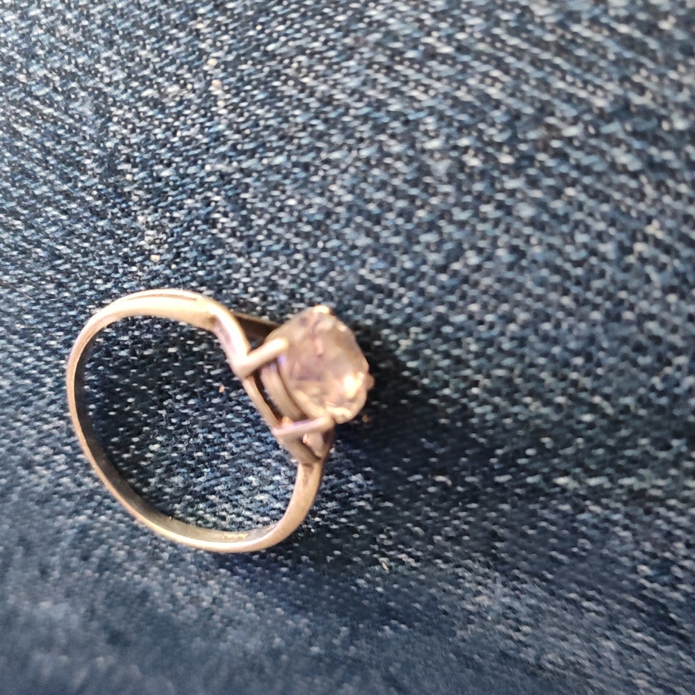 A silver cubic zircon